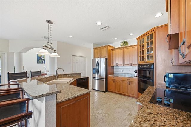 2017 HARBOUR WATCH CIRCLE, Tarpon Springs, FL 34689
