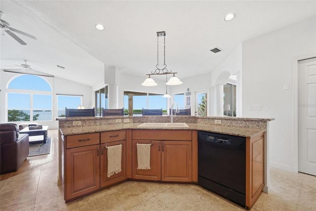 2017 HARBOUR WATCH CIRCLE, Tarpon Springs, FL 34689