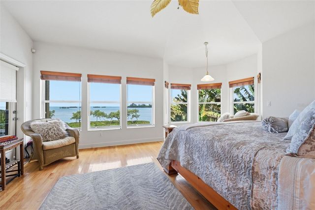 2017 HARBOUR WATCH CIRCLE, Tarpon Springs, FL 34689