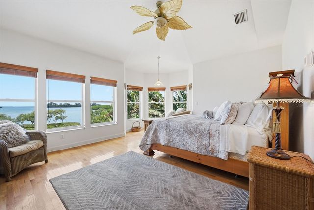 2017 HARBOUR WATCH CIRCLE, Tarpon Springs, FL 34689