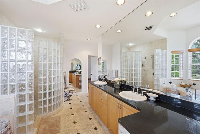 2017 HARBOUR WATCH CIRCLE, Tarpon Springs, FL 34689