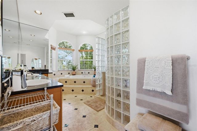 2017 HARBOUR WATCH CIRCLE, Tarpon Springs, FL 34689