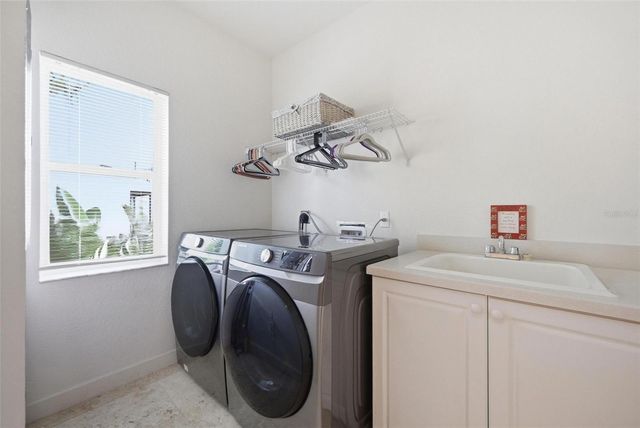 2017 HARBOUR WATCH CIRCLE, Tarpon Springs, FL 34689