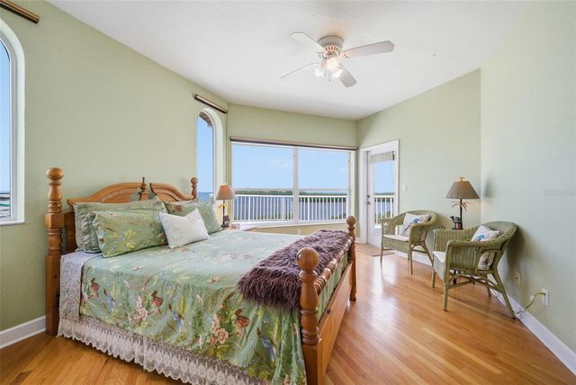 2017 HARBOUR WATCH CIRCLE, Tarpon Springs, FL 34689