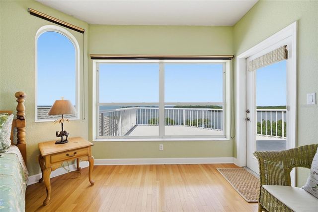 2017 HARBOUR WATCH CIRCLE, Tarpon Springs, FL 34689