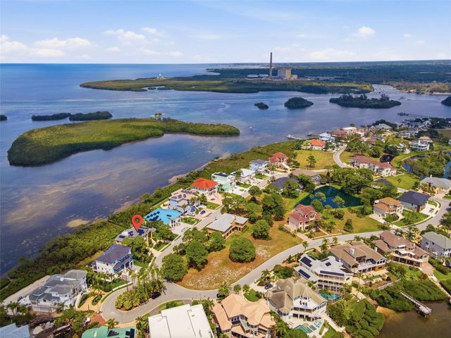 2017 HARBOUR WATCH CIRCLE, Tarpon Springs, FL 34689