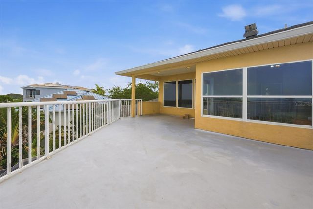 2017 HARBOUR WATCH CIRCLE, Tarpon Springs, FL 34689