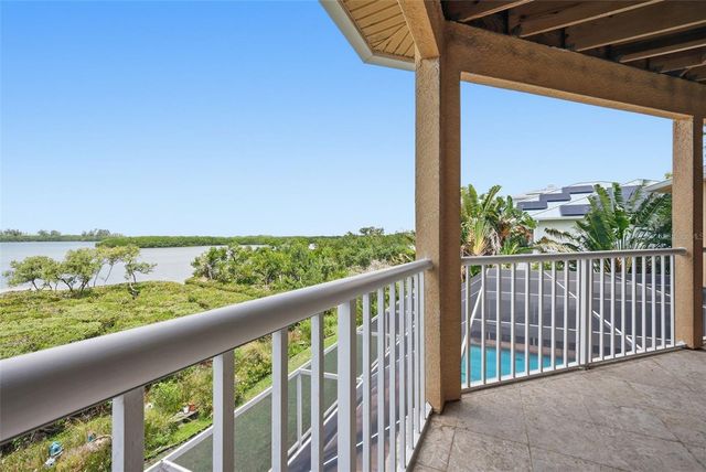 2017 HARBOUR WATCH CIRCLE, Tarpon Springs, FL 34689