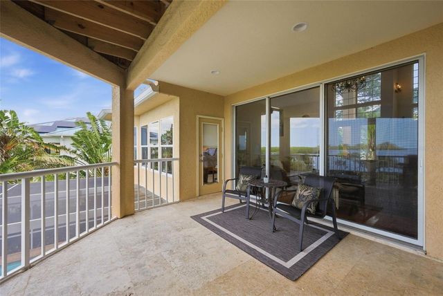 2017 HARBOUR WATCH CIRCLE, Tarpon Springs, FL 34689