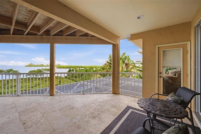 2017 HARBOUR WATCH CIRCLE, Tarpon Springs, FL 34689