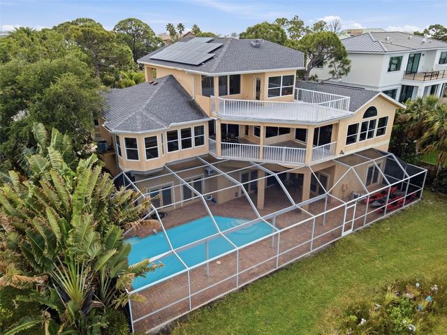 2017 HARBOUR WATCH CIRCLE, Tarpon Springs, FL 34689