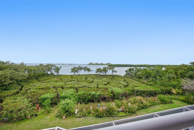 2017 HARBOUR WATCH CIRCLE, Tarpon Springs, FL 34689