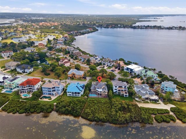 2017 HARBOUR WATCH CIRCLE, Tarpon Springs, FL 34689