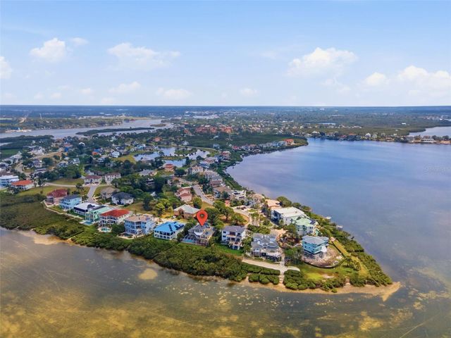 2017 HARBOUR WATCH CIRCLE, Tarpon Springs, FL 34689