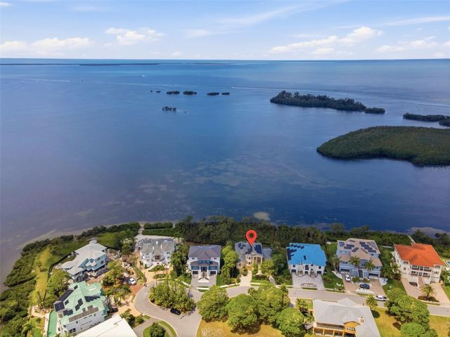 2017 HARBOUR WATCH CIRCLE, Tarpon Springs, FL 34689