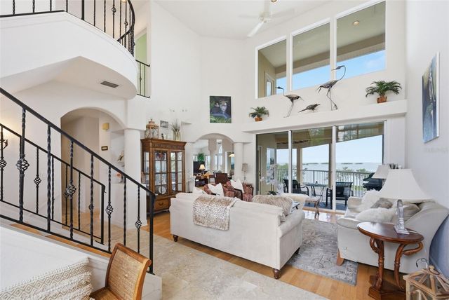 2017 HARBOUR WATCH CIRCLE, Tarpon Springs, FL 34689