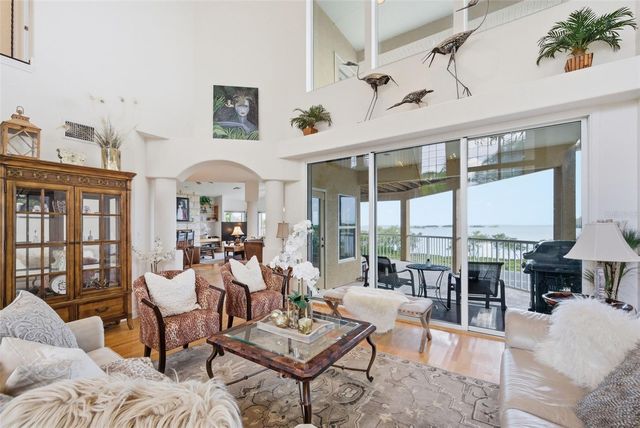2017 HARBOUR WATCH CIRCLE, Tarpon Springs, FL 34689