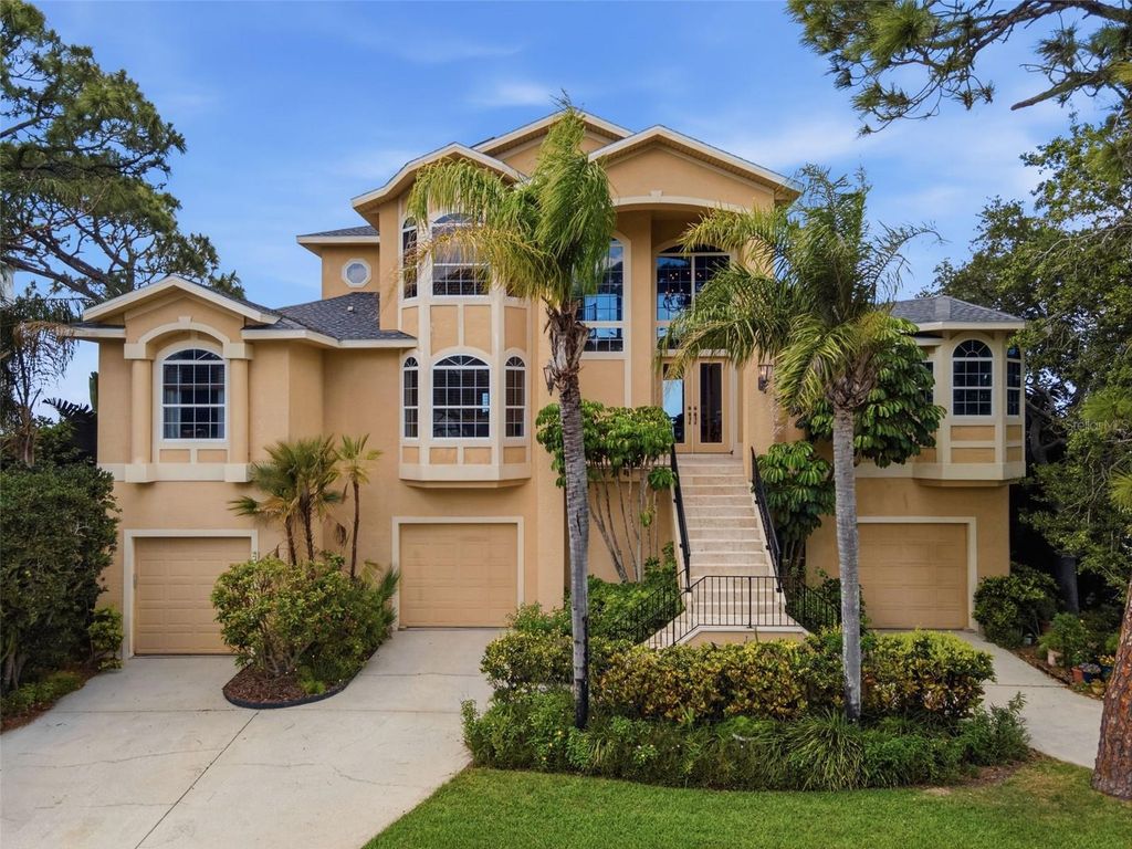 2017 HARBOUR WATCH CIRCLE, Tarpon Springs, FL 34689