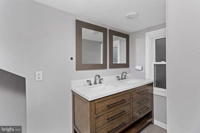 55 FINLEY AVE, Hamilton, NJ 08610