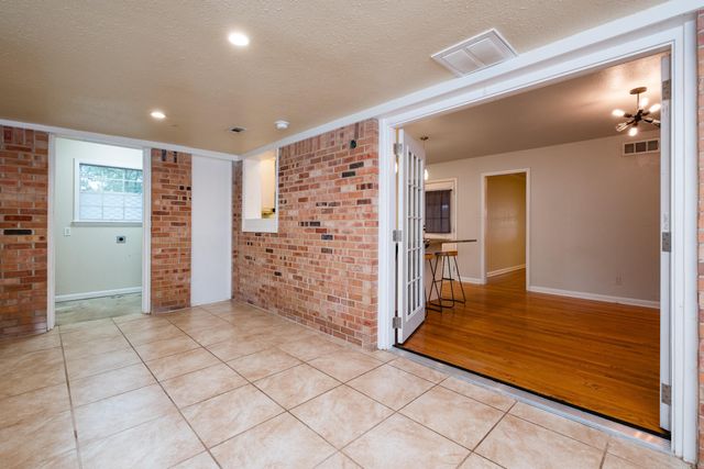 2 Lawrence Drive, Little Rock, AR 72205