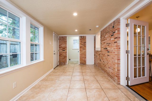 2 Lawrence Drive, Little Rock, AR 72205