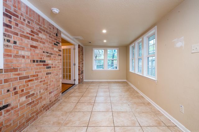 2 Lawrence Drive, Little Rock, AR 72205