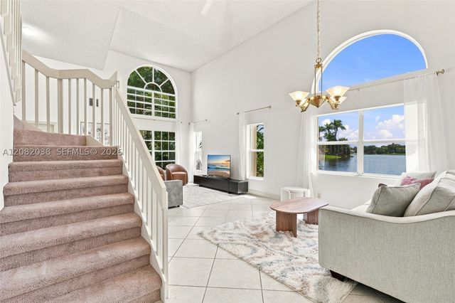 2873 Oak Park Cir, Davie, FL 33328