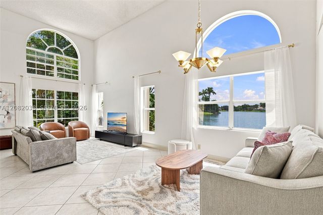 2873 Oak Park Cir, Davie, FL 33328