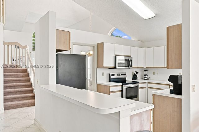 2873 Oak Park Cir, Davie, FL 33328