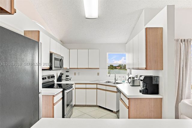 2873 Oak Park Cir, Davie, FL 33328