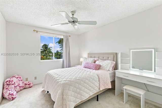 2873 Oak Park Cir, Davie, FL 33328