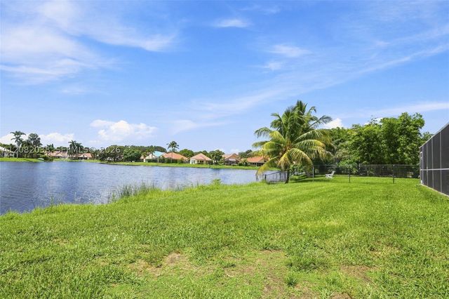 2873 Oak Park Cir, Davie, FL 33328