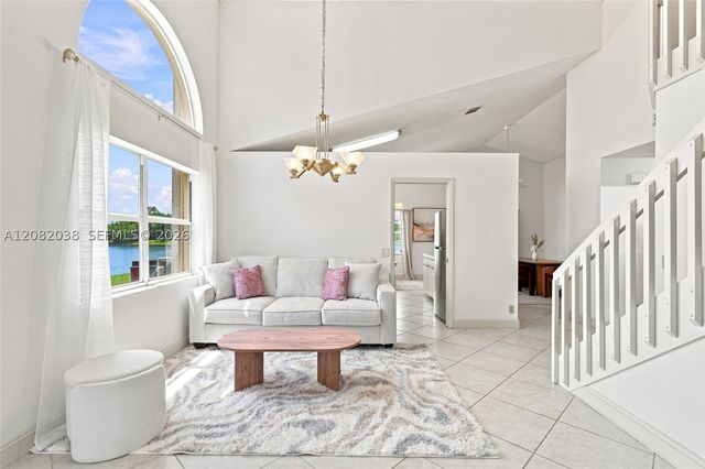 2873 Oak Park Cir, Davie, FL 33328