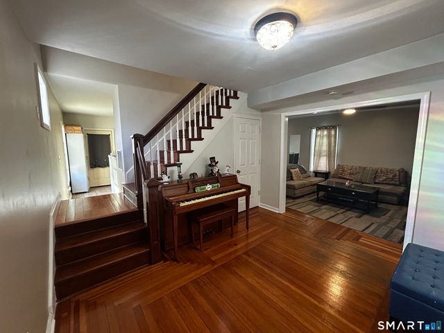 6 Cross Street, Hamden, CT 06514