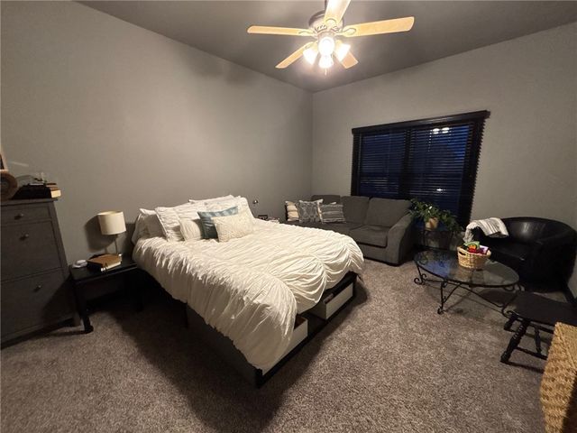 2600 S Everest Avenue, Rogers, AR 72758