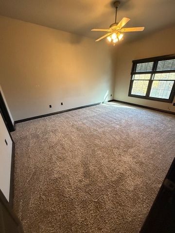 2600 S Everest Avenue, Rogers, AR 72758