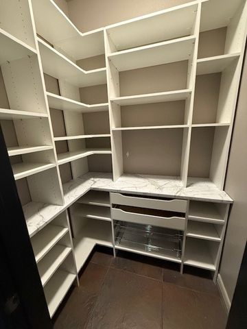 2600 S Everest Avenue, Rogers, AR 72758