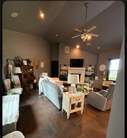 2600 S Everest Avenue, Rogers, AR 72758