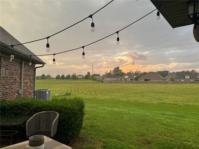 2600 S Everest Avenue, Rogers, AR 72758