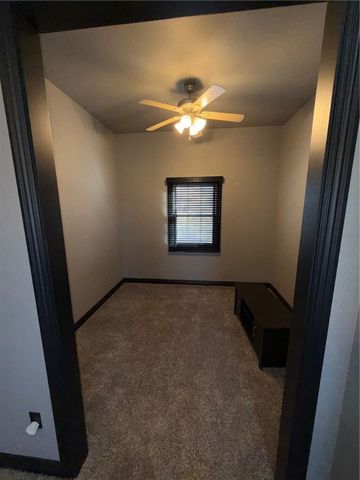 2600 S Everest Avenue, Rogers, AR 72758