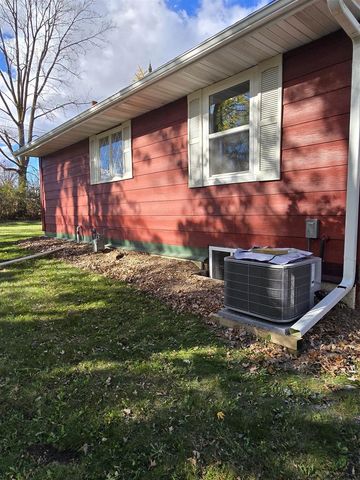 N6525 Laurmar Lane, Oneida, WI 54155