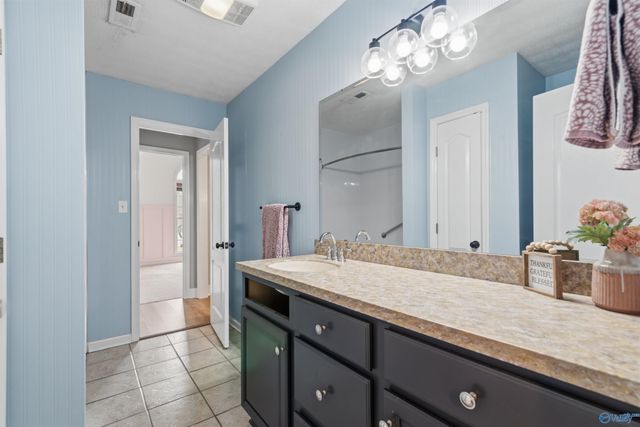2101 SW Glenwood Drive, Hartselle, AL 35640
