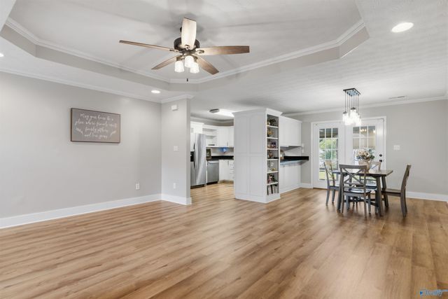 2101 SW Glenwood Drive, Hartselle, AL 35640