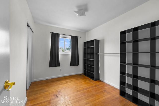 21313 Tanglewood Street, Saint Clair Shores, MI 48082