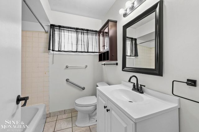 21313 Tanglewood Street, Saint Clair Shores, MI 48082