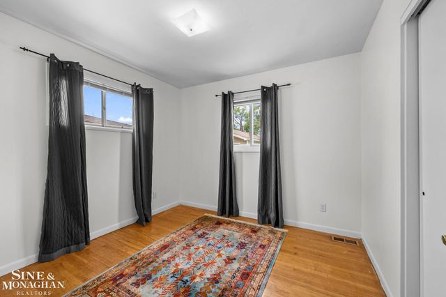 21313 Tanglewood Street, Saint Clair Shores, MI 48082