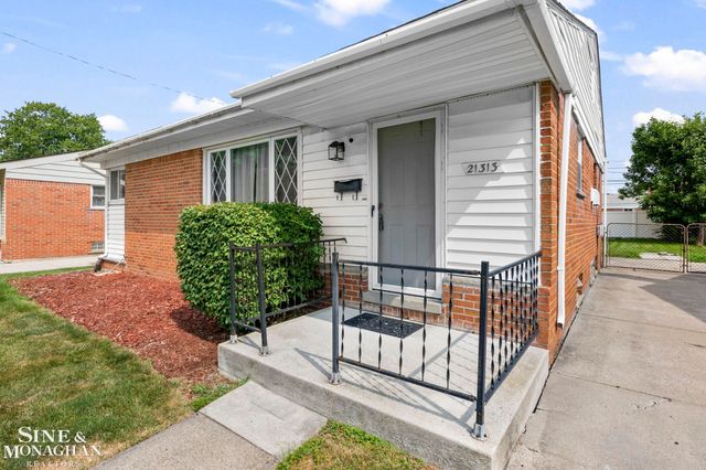 21313 Tanglewood Street, Saint Clair Shores, MI 48082