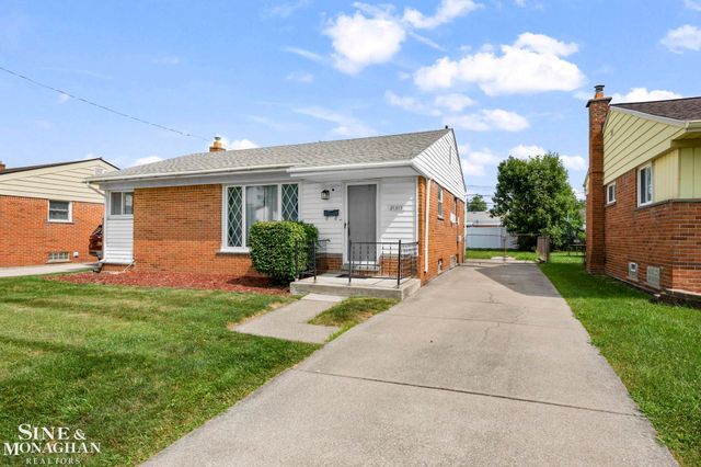 21313 Tanglewood Street, Saint Clair Shores, MI 48082