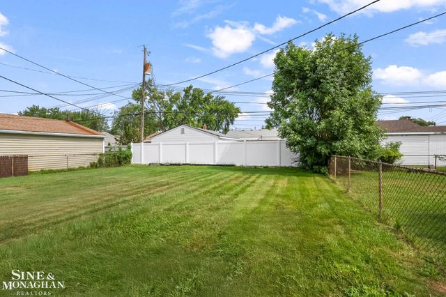 21313 Tanglewood Street, Saint Clair Shores, MI 48082