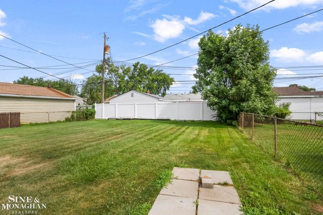 21313 Tanglewood Street, Saint Clair Shores, MI 48082